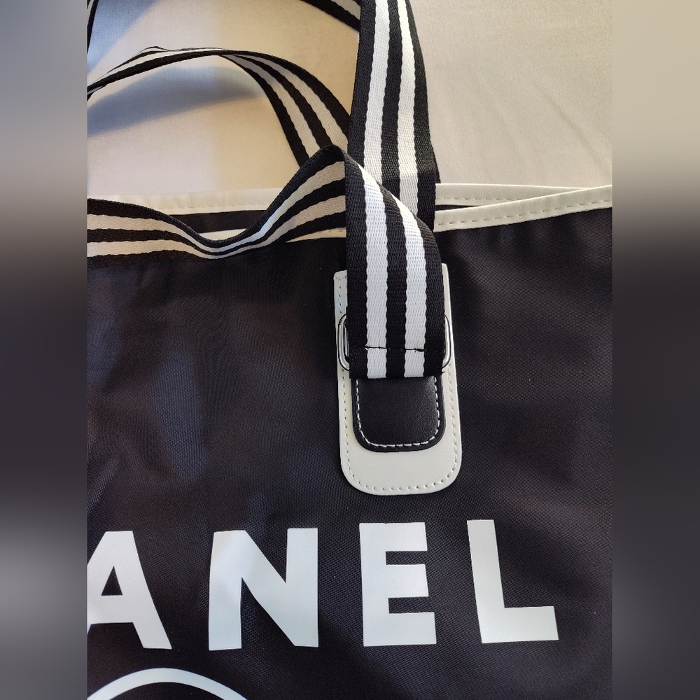 CHANEL 31 Rue Cambon Paris Gift Promotion Tote Black White Nylon Zip Top NIP - Picture 3 of 12